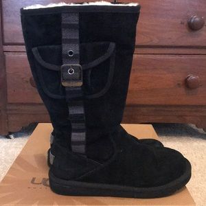 UGG “Retro Cargo” boots size 7 like new in box